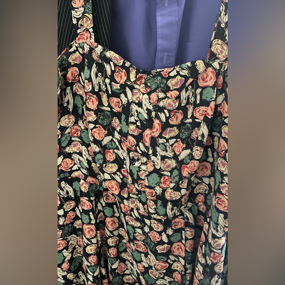 💚 FOREVER 21 Plus Lined Floral Dress; size XL
Wear it by layering! - Picture 8 of 8
